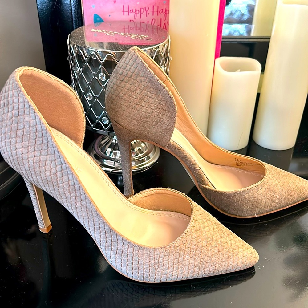 Arla Taupe 7.5 woman’s heels